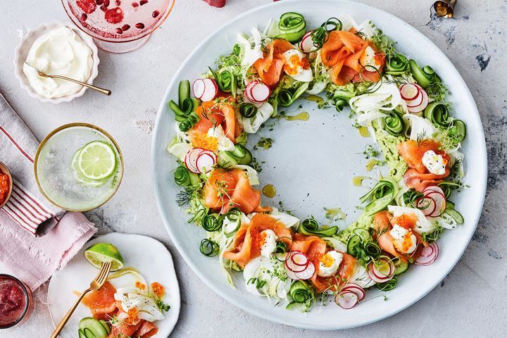 smoked-salmon-wreath-143660-1.jpg