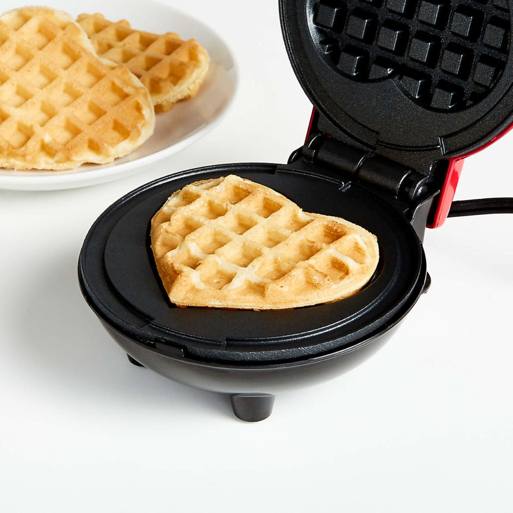 dash-heart-mini-waffle-maker.jpg